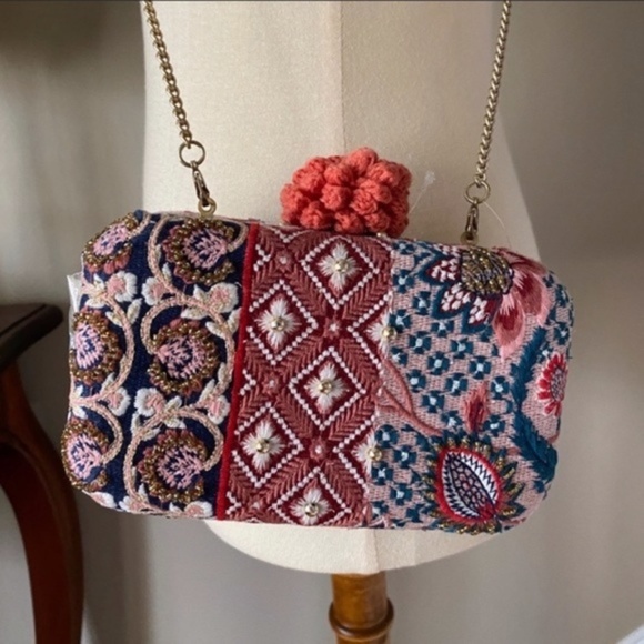 NWT Anthropologie Nadia Pink Embroidered Clutch - Picture 4 of 4